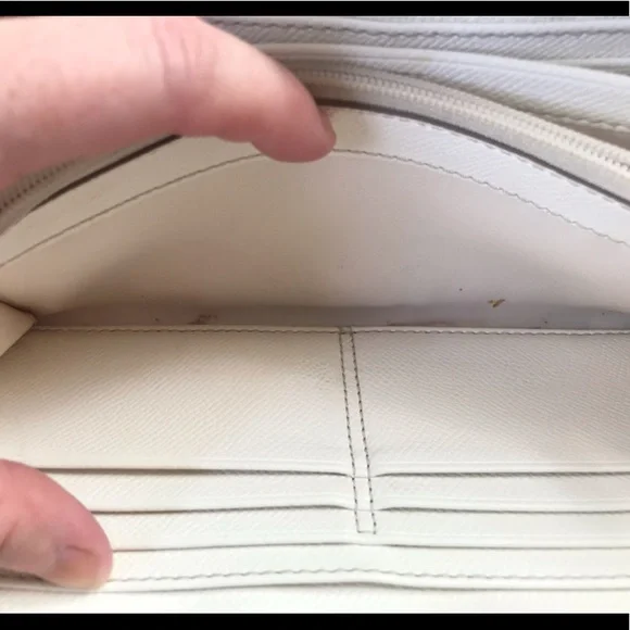 COACH ACCORDION WALLET - Picture 13 of 16